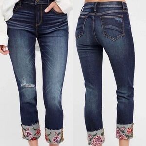 Free People Driftwood Colette Dark Wash Blue Floral Embroidered Cuff Jeans Sz 28